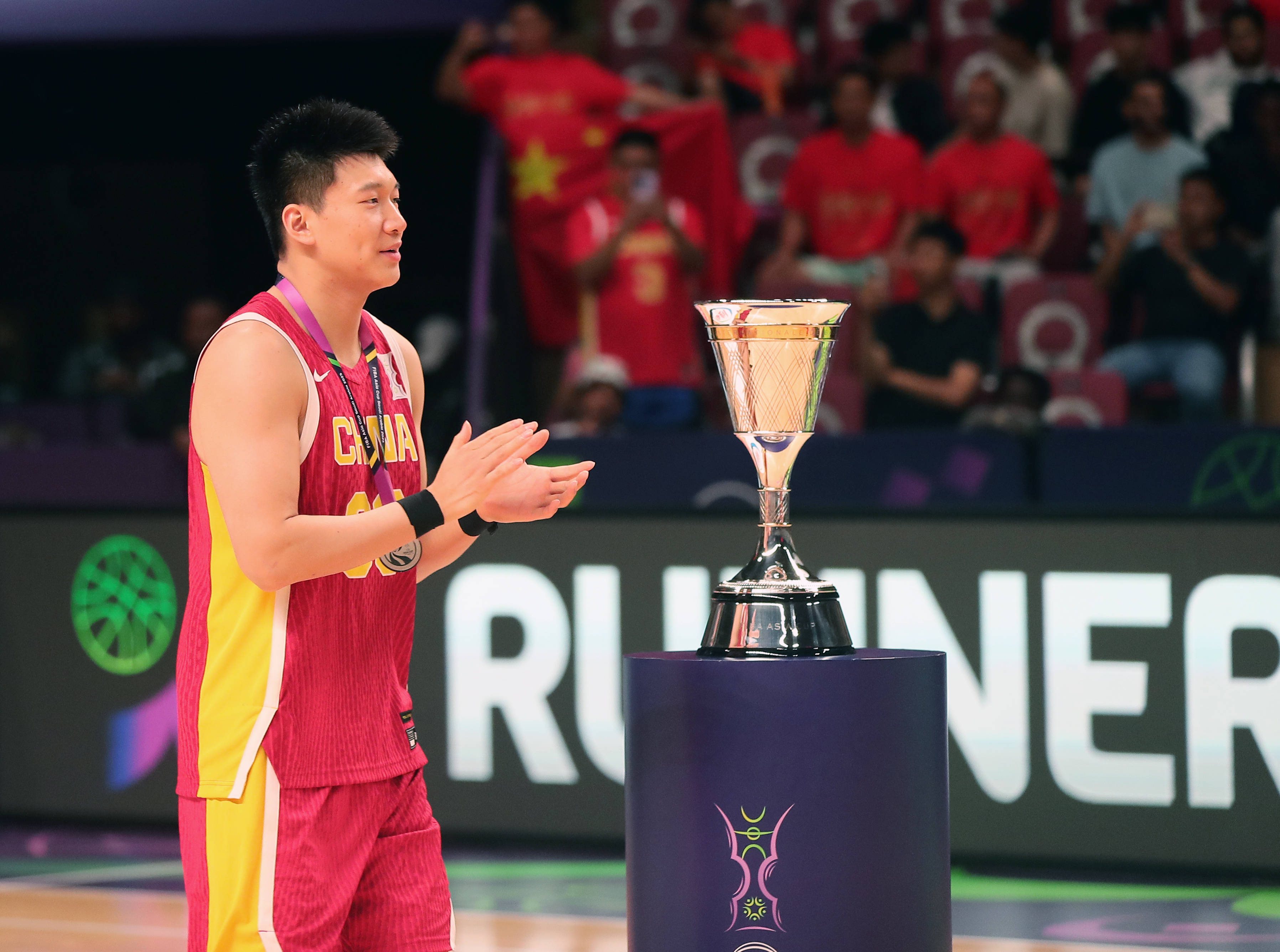 包含亚洲篮球名将赴美试训，展示实力的词条