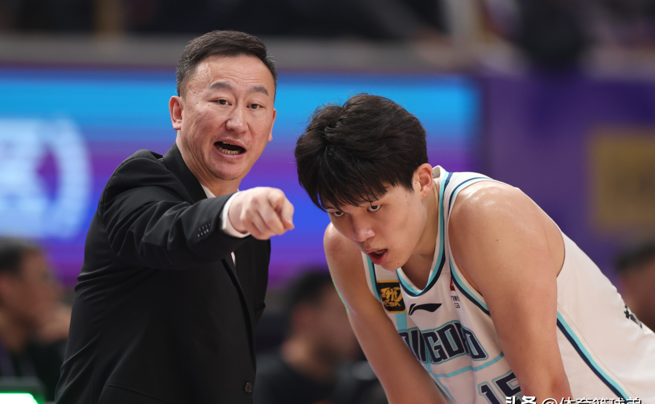 包含亚洲篮球名将赴美试训，展示实力的词条