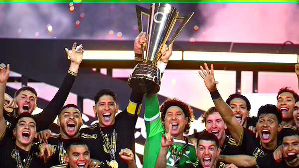 包含墨西哥队力克乌拉圭队，晋级四强的词条