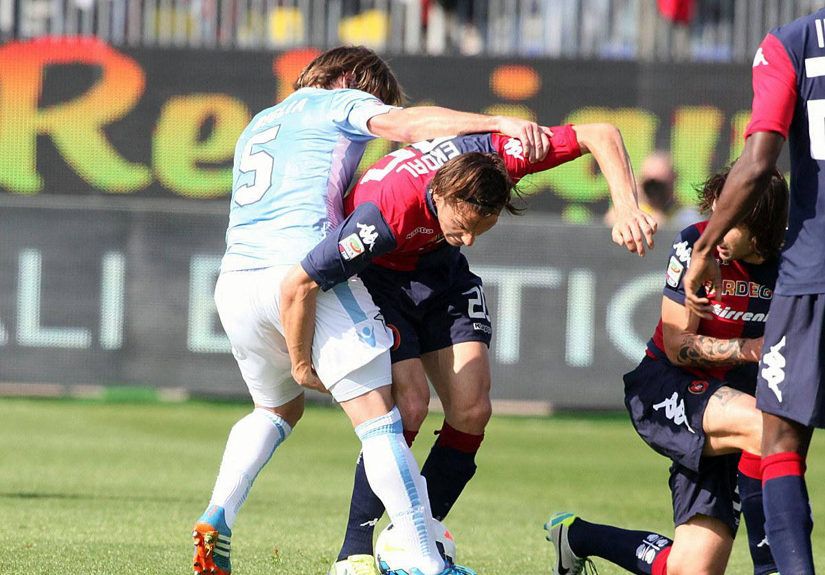 关于国米客场击败卡利亚里，继续紧咬领头羊的信息