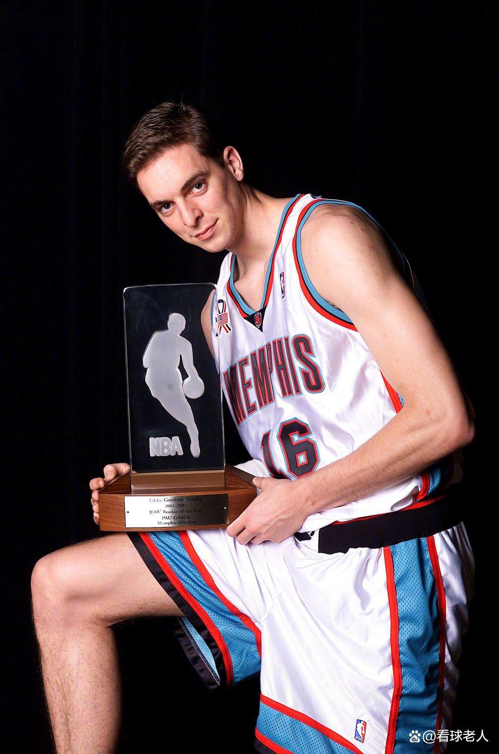 关于灰熊队赢得胜利,球员们士气高涨的信息 关于灰熊队赢得胜利,球员们士气高涨的信息