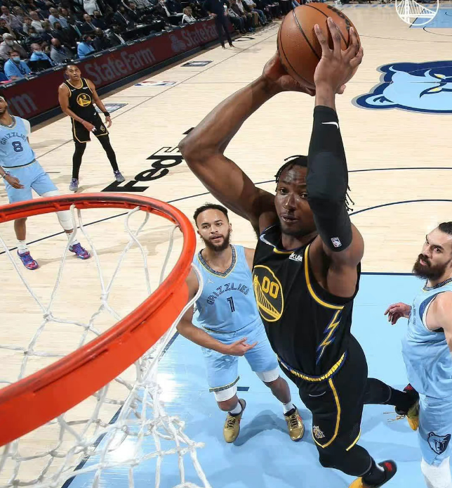 包含战术变阵令对手措手不及，助球队连续胜场的词条