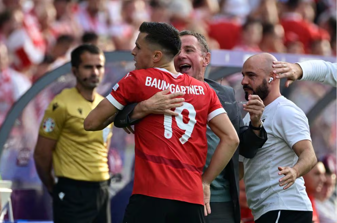 爱游戏体育-包含波兰队完胜英格兰队，波尔高光表现的词条