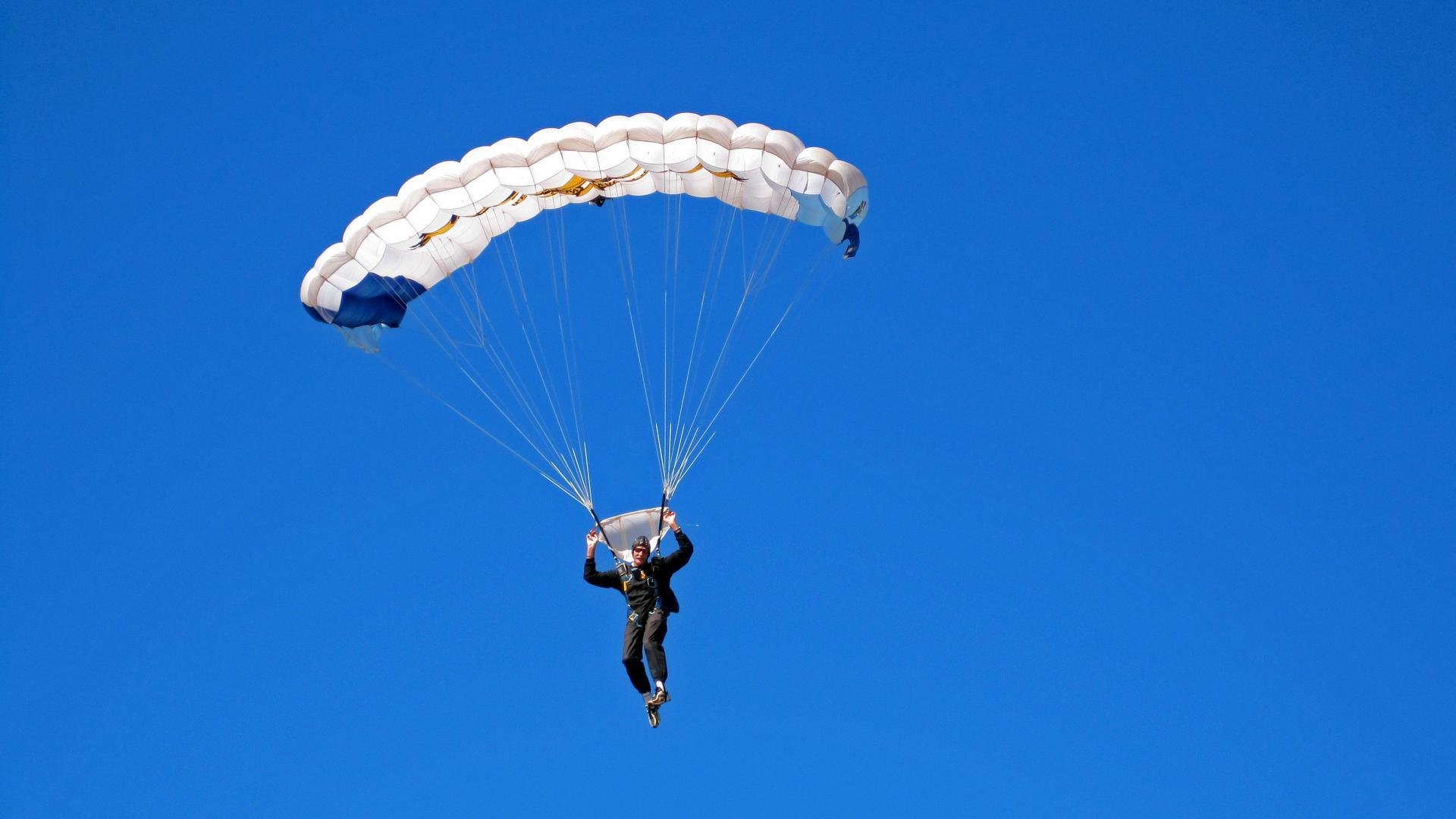 绝杀时刻，塞恩斯率红牛二队上演惊天逆转，阿斯顿马丁功亏一篑